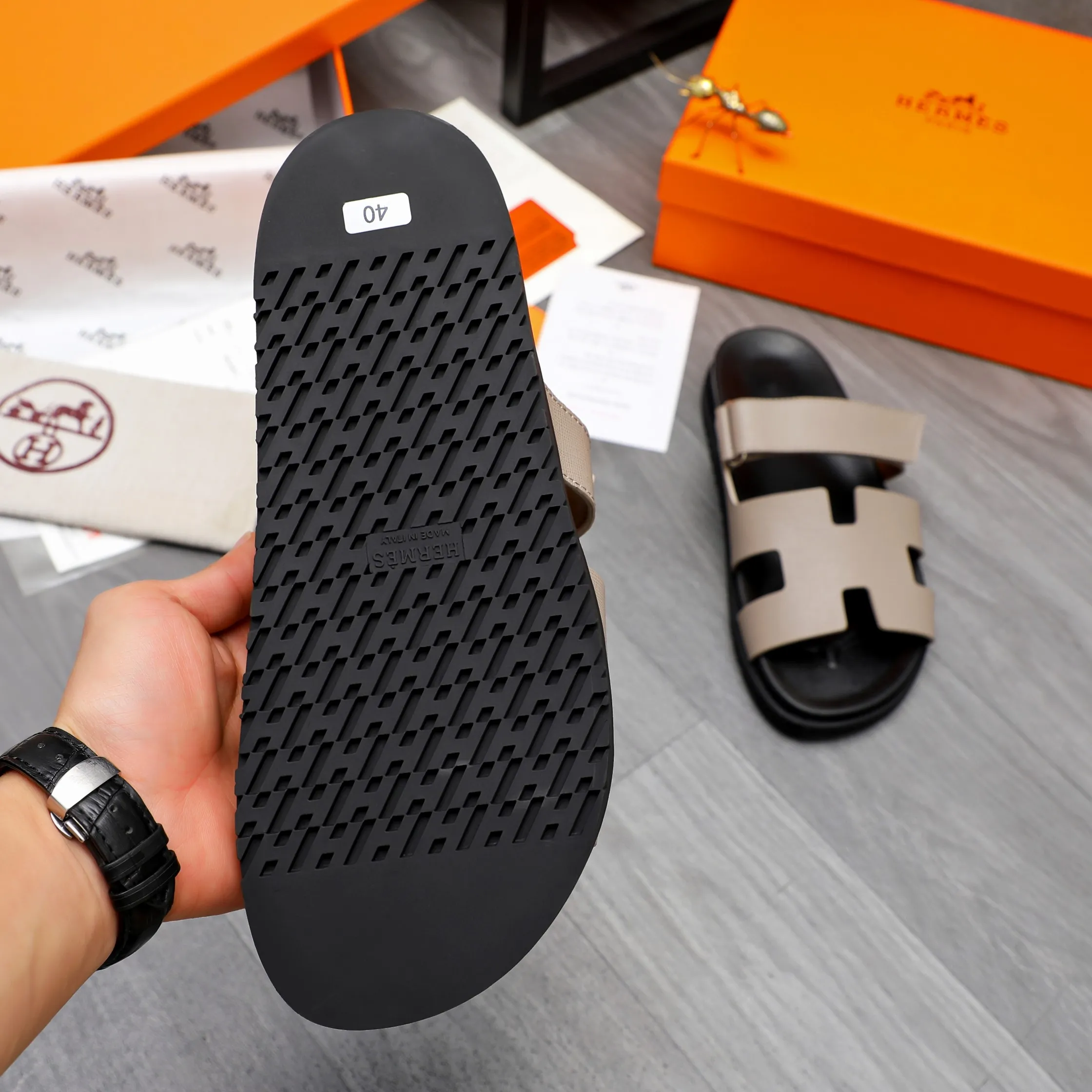 Men's shoes 💰340 Product trademark: Hermes "Hermes" Couple's slippers Regular size: 36-46 Product material: Selected vertical grain cowhide upper, microfiber lining, original outsole